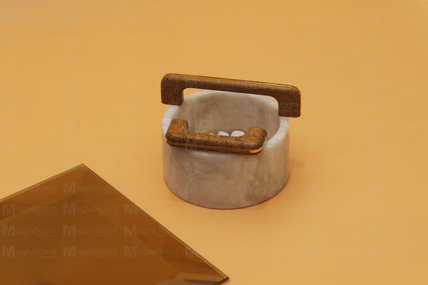 164 Oak with Gold Stripes Plastic Pull