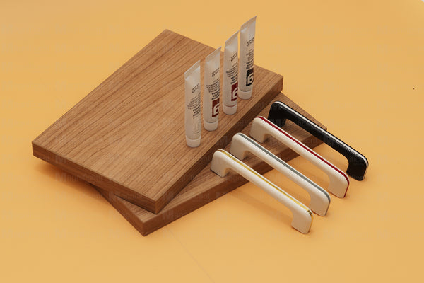 164 Oak with Gold Stripes Plastic Pull