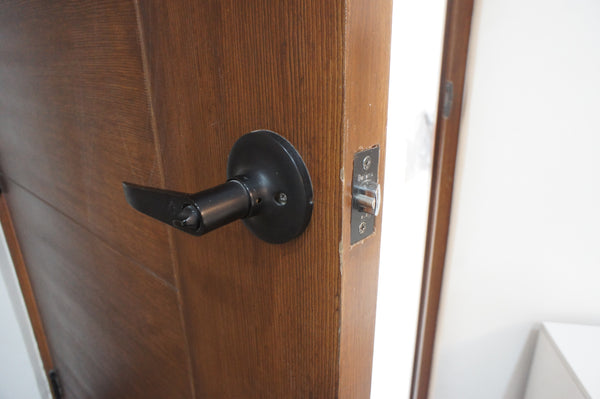 Corona Black Entrance Keyed Lever Lock
