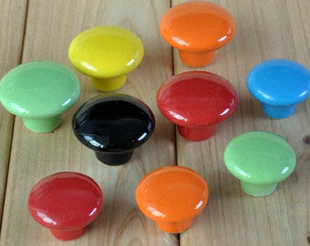 1230 Plain Red Plastic Knob