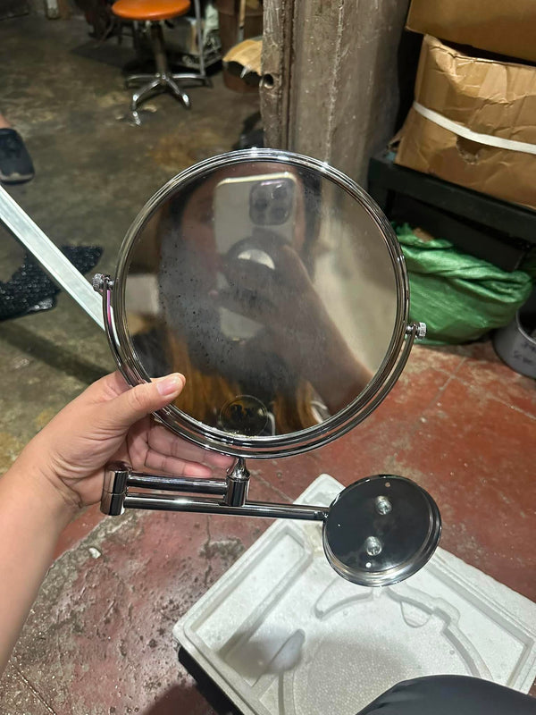 Reversible Magnifying Mirror