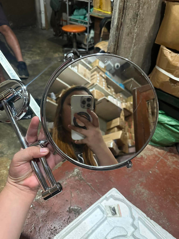 Reversible Magnifying Mirror