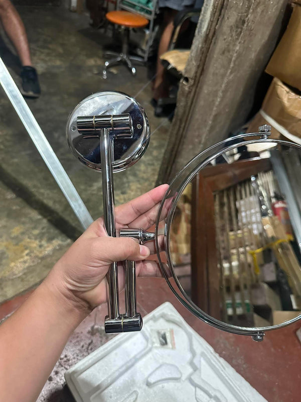 Reversible Magnifying Mirror