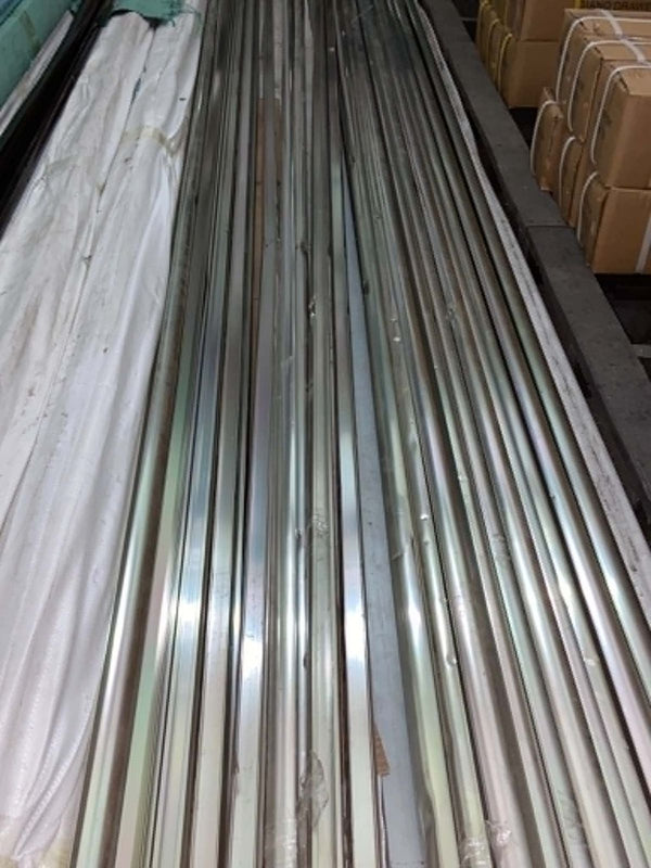 Partition Top Rail [Slightly Dented]